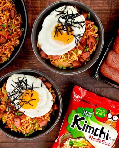Nongshim Ramen Noodles, Gourmet Instant Ramen, Premium Microwavable Noodle Soup, Kimchi, 4.2 Ounce, (Pack of 32)